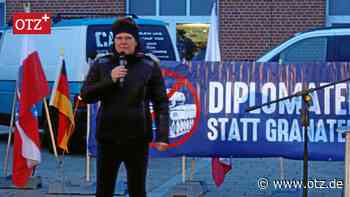 Ute Bergner demonstriert in Hermsdorf mit