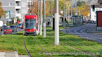 Unfall in der Luisenstraße: Person unter Straßenbahn eingeklemmt