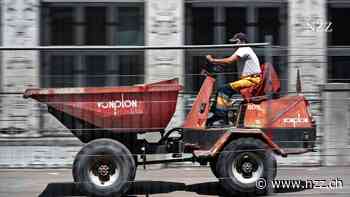 Starker Arbeitsmarkt: Nur noch halb so viele  Langzeitarbeitslose wie vor einem Jahr
