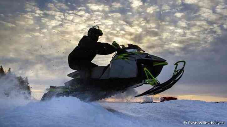 3,500-kilometre Labrador snowmobile race cancelled after team goes into open water