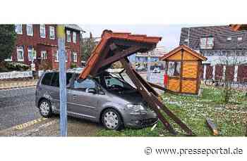 POL-WOB: Verkehrsunfall - Pkw fährt in Info-Stand