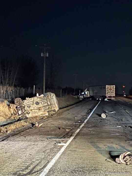 1 dead in crash involving semi near Kendallville