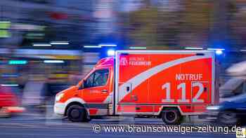 Radfahrer will Straße bei Lehre überqueren und stürzt schwer