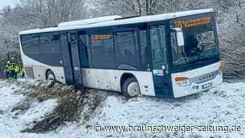 Vollbesetzter Schulbus droht abzustürzen – Unfall bei Northeim