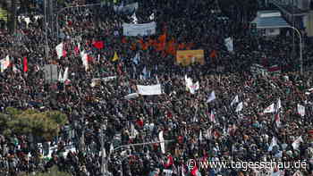 Nach Zugunglück: Griechenland vereint im Protest