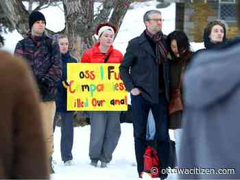Ottawa community congregates at vigil for Rideau Canal Skateway closure