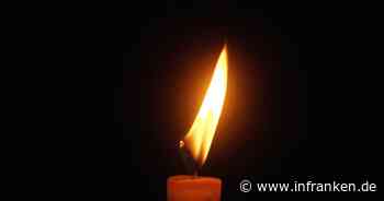 Bayreuth: In Verkehrsschild gerast und überschlagen - Unfallfahrer (25) in Klinik verstorben