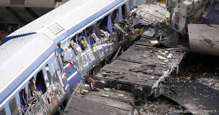Grecia, le indagini sulla strage di Tempe: il macchinista ha cercato aiuto per 17 minuti prima dello schianto
