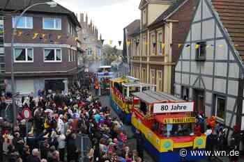 Mann im Mönchskostüm berührt 15-Jährige unsittlich - Zeugen gesucht