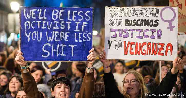 Zehntausende begehen in ganz Spanien den Weltfrauentag