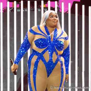 Lizzo helps couple get engaged at Glasgow show