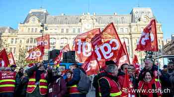 Macrons Rentenreform nimmt weitere Hürde - Neue Streiks