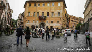 Rissa in pieno giorno a Trastevere: lancio di sampietrini tra gruppi rivali