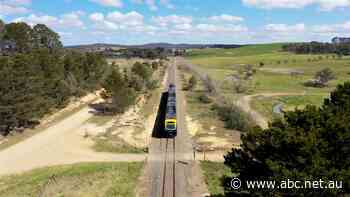 'Get a decent railway out of what you've got': Expert urges upgrades to 'decayed' Canberra to Sydney train line