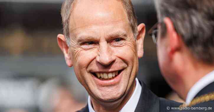 König Charles macht Edward zum Herzog von Edinburgh