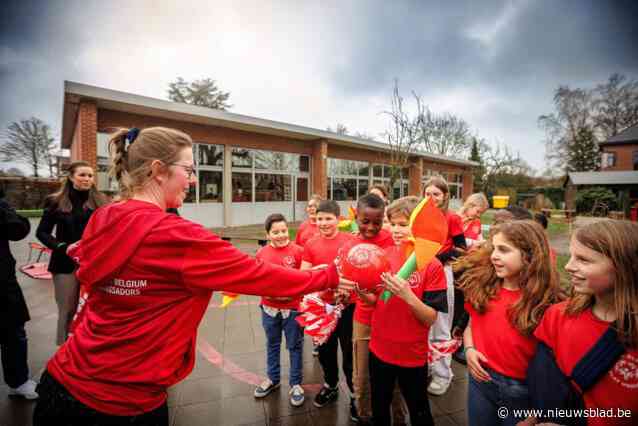 Special Olympics-atlete Lies bezoekt Sint-Lambertusschool: “Ja, ik heb een beperking, maar ook veel talenten”