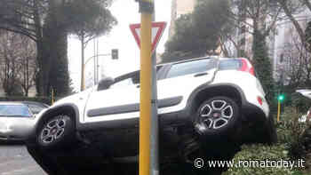 Incidente a Serpentara: scontro tra auto, Panda finisce sul palo segnaletico