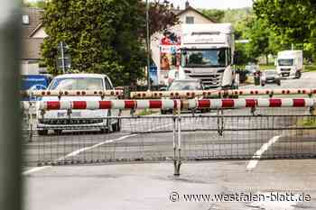 E-Bike-Fahrer (89) stirbt nach Unfall an Bahnübergang