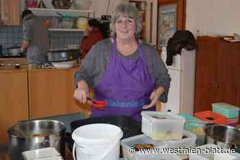 Susanne Stöcker (59) aus Warburg managt den Mittagstisch in Rimbeck