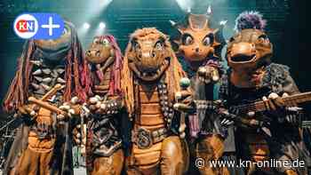 Heavysaurus in Kiel: Gitarrist Christof Leim rockt im Drachenkostüm