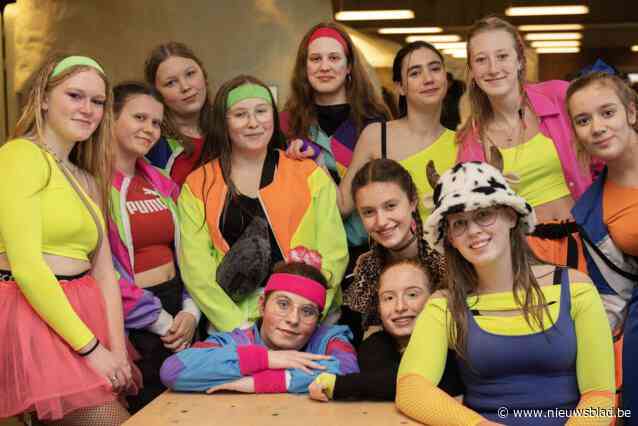 Laatstejaars trekken verkleed door Turnhoutse straten voor Laatste 100 Dagen