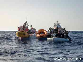 "Oltre 1000 migranti in pericolo". Tre operazioni di Guardia Costiera e Marina Militare