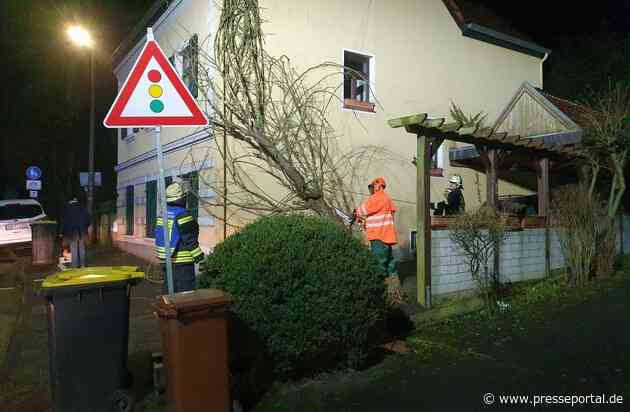 FW Königswinter: Sturmböen beschäftigen Feuerwehr auch in Königswinter