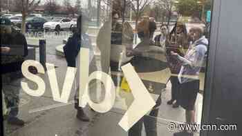 CNN economic commentator breaks down what went wrong at Silicon Valley Bank