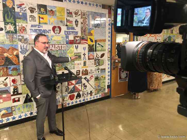 U.S. Secretary of Education visits Austin school