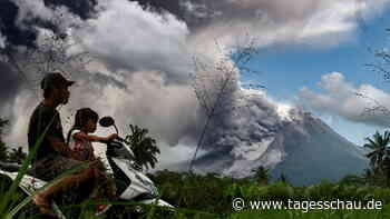 Indonesien: Vulkan Merapi bedeckt Dörfer mit Asche