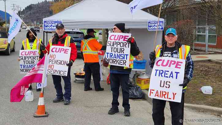 Striking bus drivers rally on Yale Road in Chilliwack