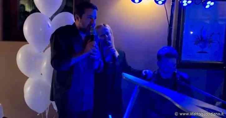 Karaoke di Salvini e Meloni, Pd e M5s: “Non hanno visto i familiari delle vittime di Cutro, ma hanno il tempo per le feste. Agghiaccianti”