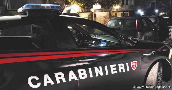 Alessandro Gozzoli, 41enne trovato morto e legato al letto di casa. Si cerca chi ha passato la notte con lui in provincia di Modena