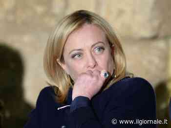 Blitz dei no vax per Meloni e Giani: raffigurati con una svastica a Piombino