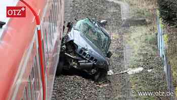 Auto von Zug erfasst: Bahnstrecke zwischen Jena-West und Großschwabhausen wieder freigegeben