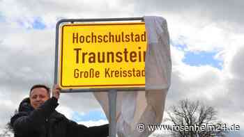 Schilder an den Ortseingängen weisen nun darauf hin: Traunstein ist Hochschulstadt