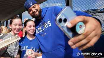 Cy Young Award finalist Manoah, Alejandro Kirk among Blue Jays' 15 player signings