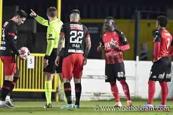 📷 Typisch Belgisch zeker: problemen met shirts zorgen voor bizarre taferelen in Seraing-Antwerp