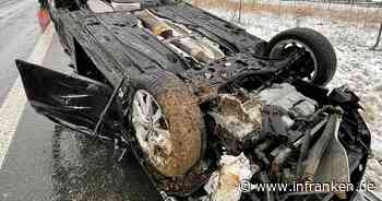 Sonnefeld: Auto überschlägt sich wegen Schneeglätte - 20-Jähriger bei Unfall verletzt