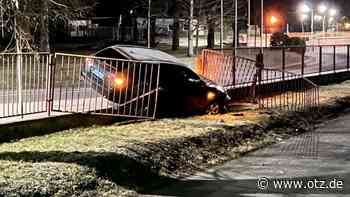 Mit fast 2 Promille: Mann fährt in Stadtroda in Zaun der Polizeiinspektion