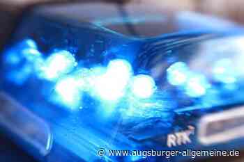 Frau ruft die Polizei - und geht dann auf die Beamten los