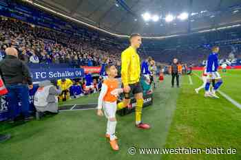 Vor 61.517 Fans: Kinder aus Bielefeld marschieren mit Schalke- und BVB-Stars ins Stadion