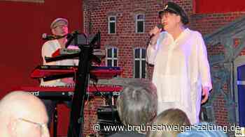 Ulla Meinecke singt im Kultbahnhof Gifhorn über Liebe im Alter