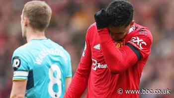 Man Utd 0-0 Southampton: Saints earn draw against 10-man Man Utd