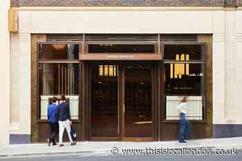 Maison Francois Hosts Guinness & Oyster Competition For St Patrick's