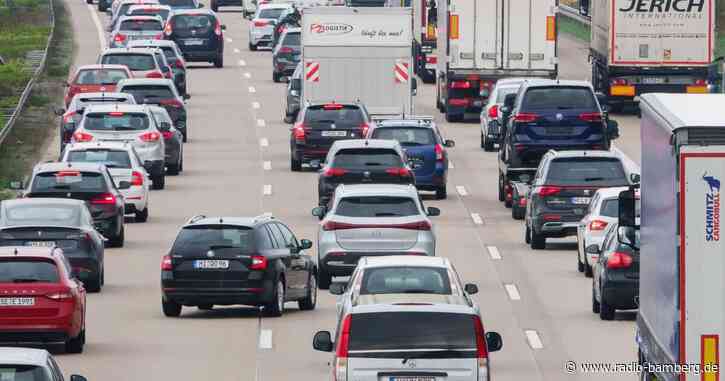 Kilometerlanger Stau auf A93 wegen Lkw-Blockabfertigung