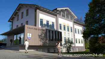 Ein neues Gesicht für das alte Schulhaus in Bernau? Moderner Kubus scheidet die Geister