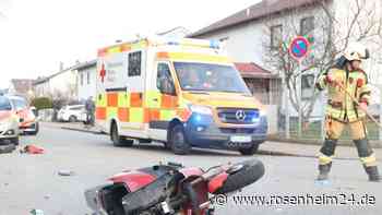 Mercedes erfasst Roller in Mühldorf - Jugendlicher (17) schwer verletzt