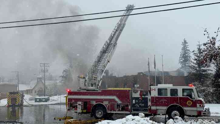 Firefighter hurt as overnight blaze destroys provincial courthouse in Golden, B.C.