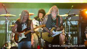 Watch Lynyrd Skynyrd Salute Gary Rossington at First Show Since Guitarist’s Death